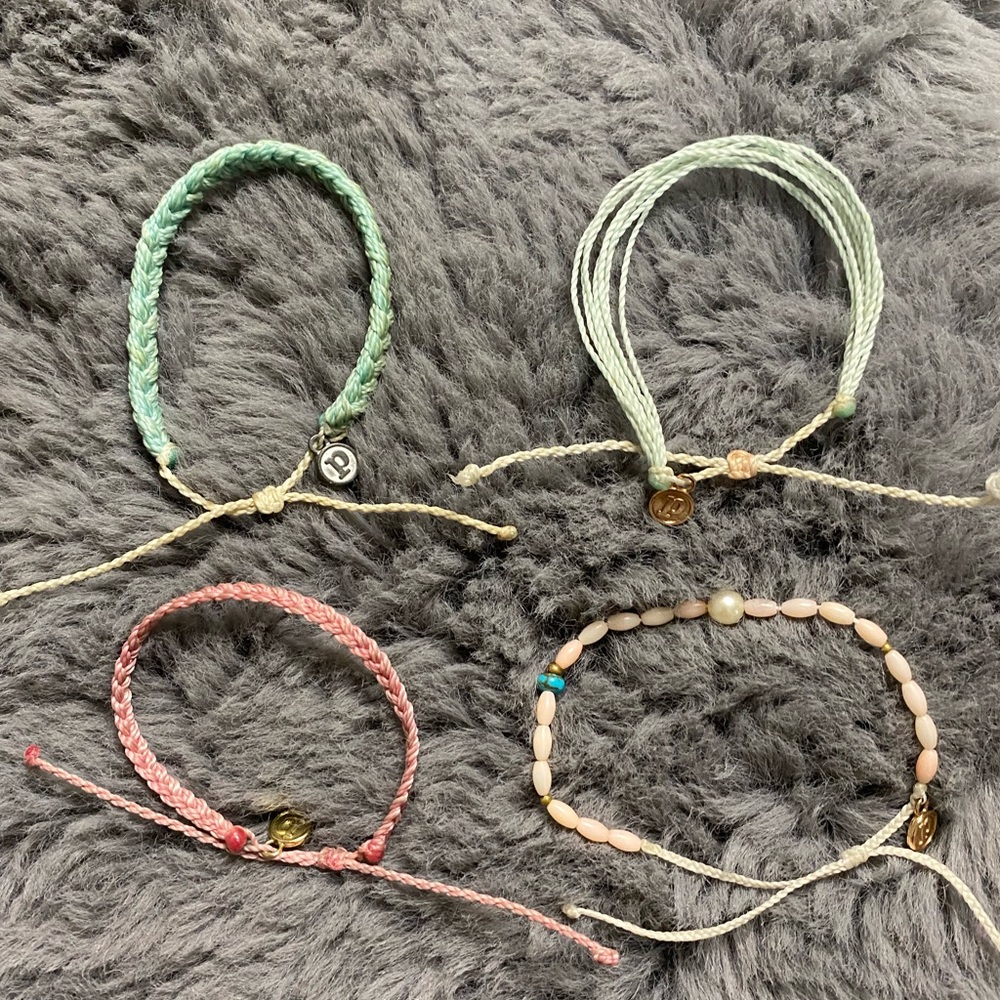 Four pure Vida bracelets!